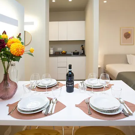 Arena 40 Romeo Apartment